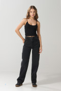 Jean 90´S gris intenso tiro alto con bota recta y bolsillos