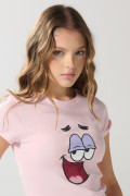 Camiseta rosada en rib manga corta con arte de Patricio