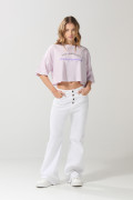 Camiseta oversize crop top lila con diseño college