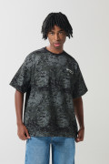 Camiseta oversize negra tie dye cuello redondo con textos