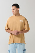 Camiseta oversize café clara manga corta con textos