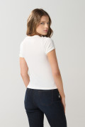 Camiseta crema college manga corta en tela acanalada