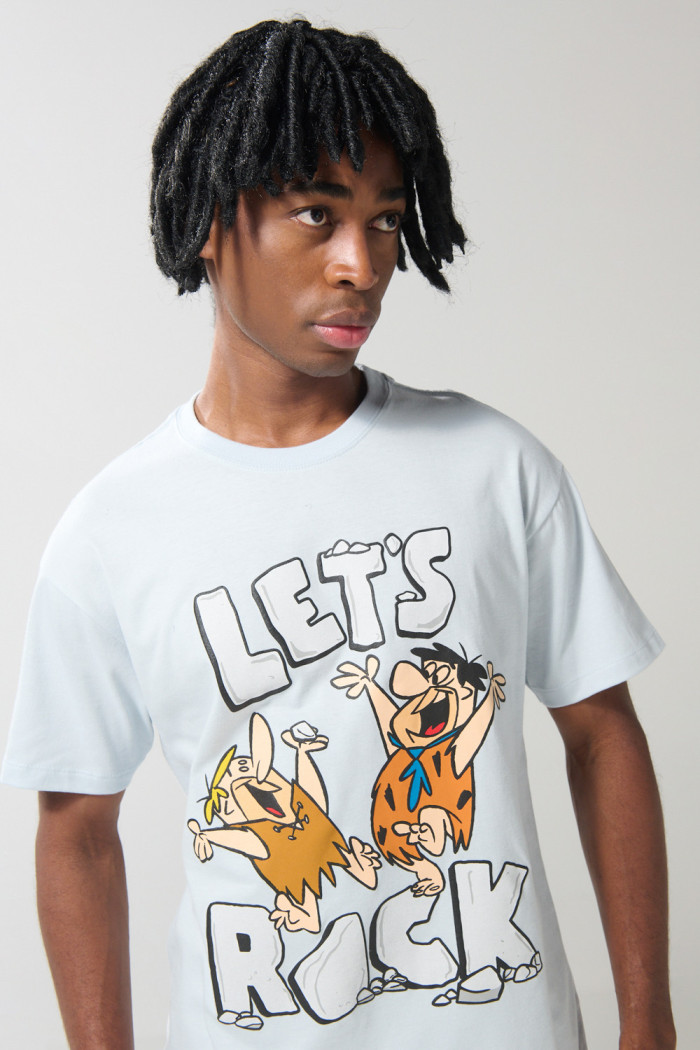 Camiseta azul manga corta con arte de Los Picapiedra
