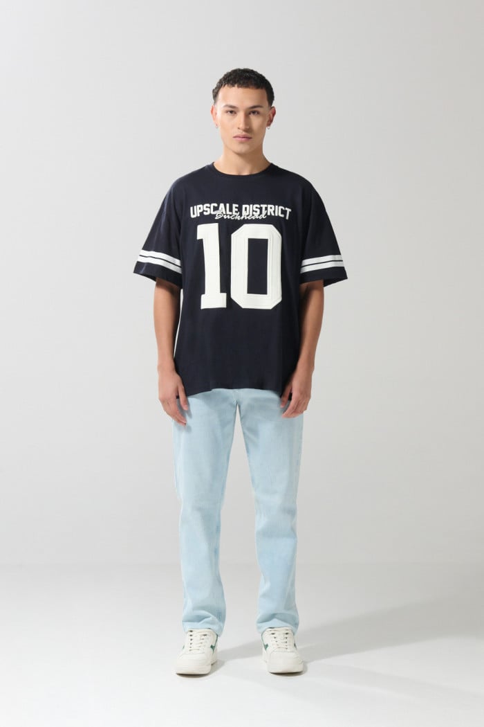 Camiseta cuello redondo azul intensa oversize college