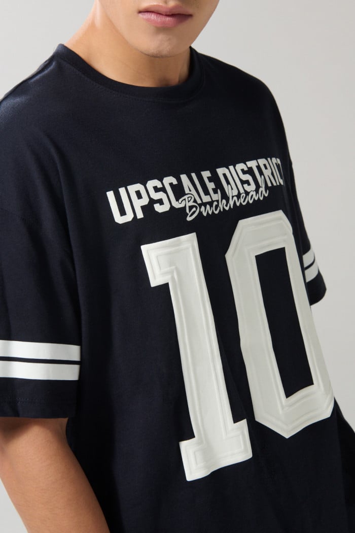 Camiseta cuello redondo azul intensa oversize college