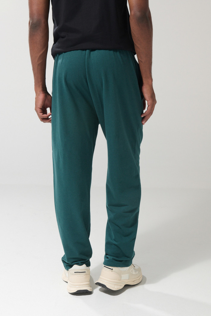 Pantalón jogger unicolor con bolsillos y bota recta