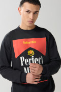 Buzo negro cuello redondo con diseño de texto