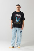 Camiseta negra oversize manga corta con arte de Judas Priest