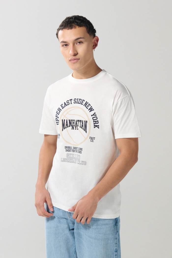 Camiseta crema clara college holgada con manga corta