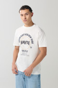 Camiseta crema clara college holgada con manga corta