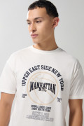 Camiseta crema clara college holgada con manga corta