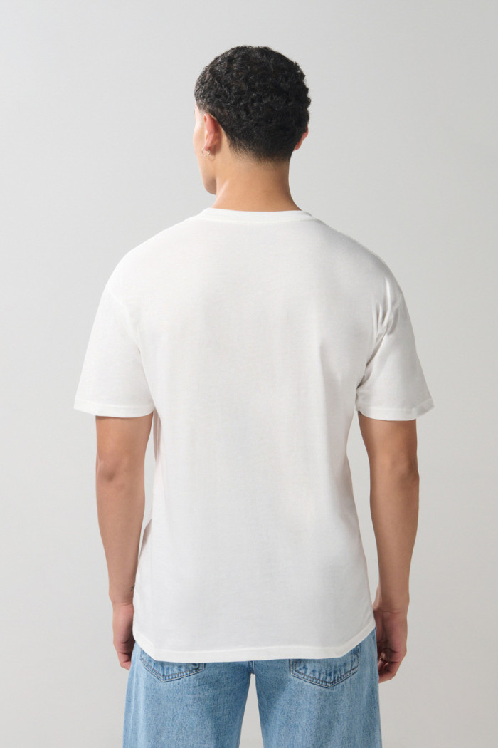 Camiseta crema clara college holgada con manga corta