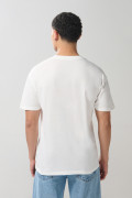 Camiseta crema clara college holgada con manga corta