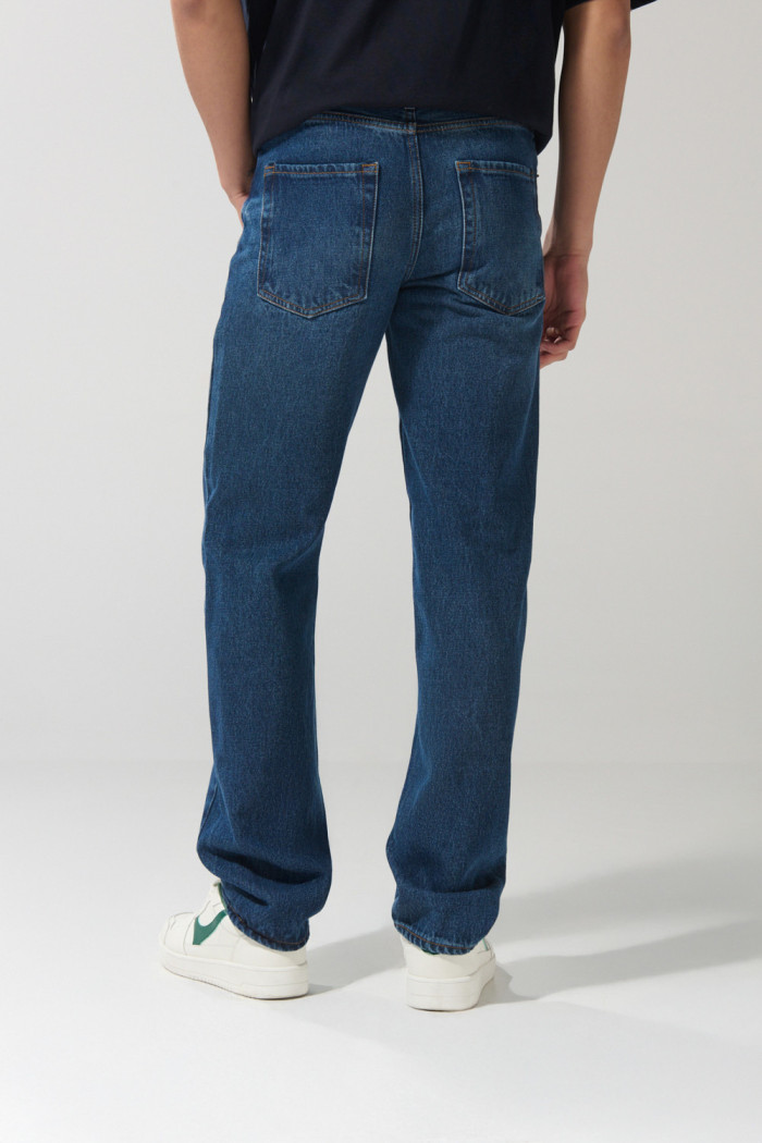 Jean 90´S azul oscuro holgado con tiro bajo y bota recta