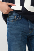 Jean 90´S azul oscuro holgado con tiro bajo y bota recta