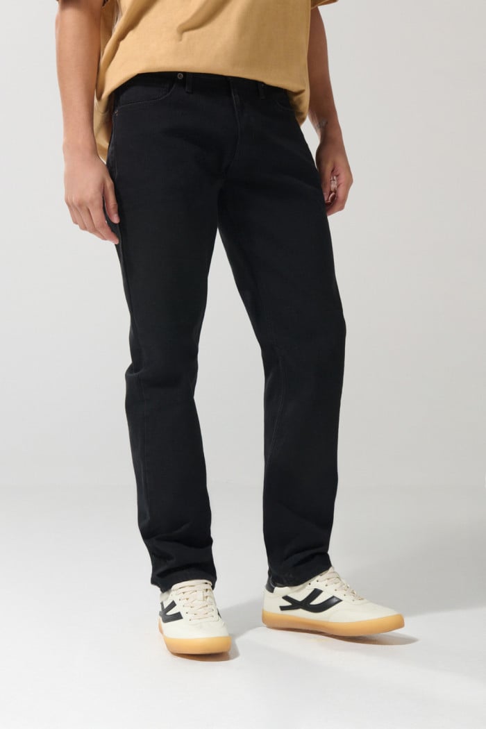 Jean slim ajustado negro con cremallera y tiro bajo
