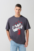 Camiseta gris oversize manga corta con arte de Judas Priest