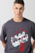 Camiseta gris oversize manga corta con arte de Judas Priest