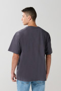 Camiseta gris oversize manga corta con arte de Judas Priest