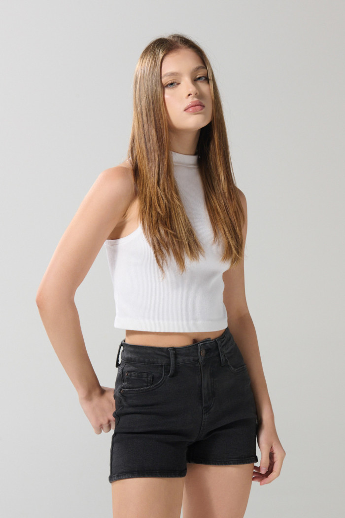 Short tiro alto en jean gris intenso con bolsillos