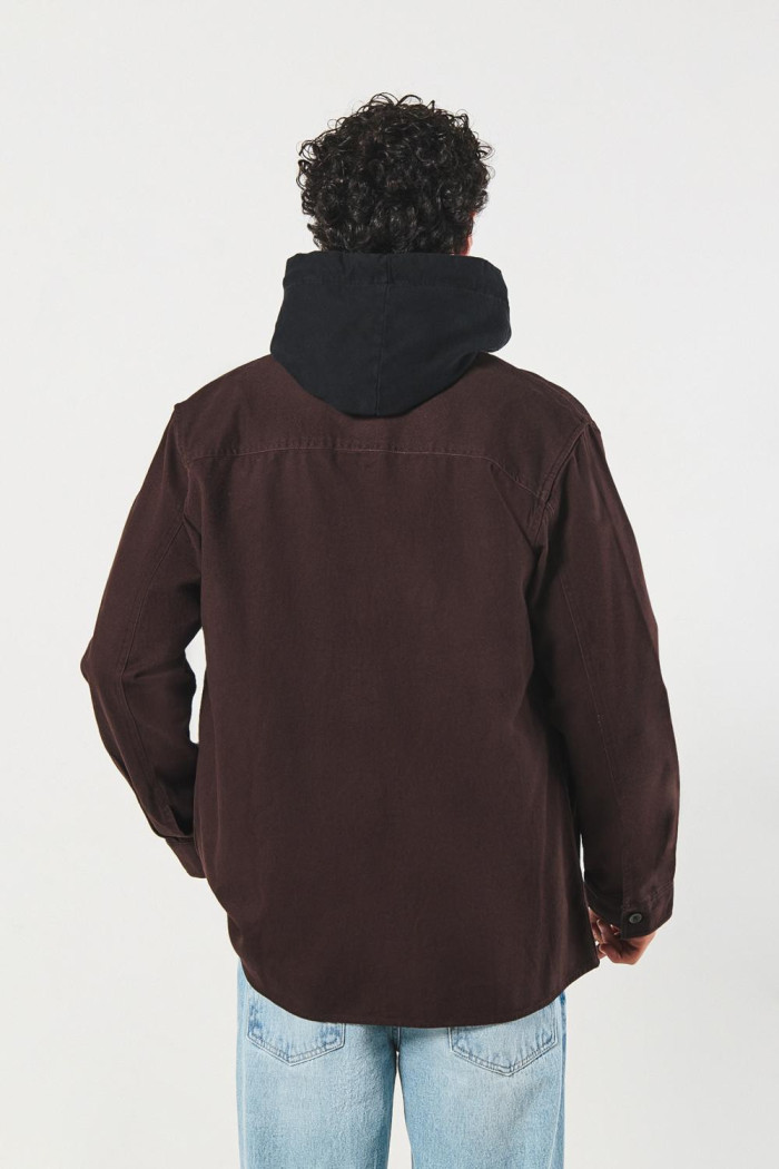 Sobrecamisa unicolor con botones y doble bolsillo