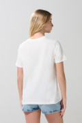 Camiseta crema manga corta con arte brillante de playa