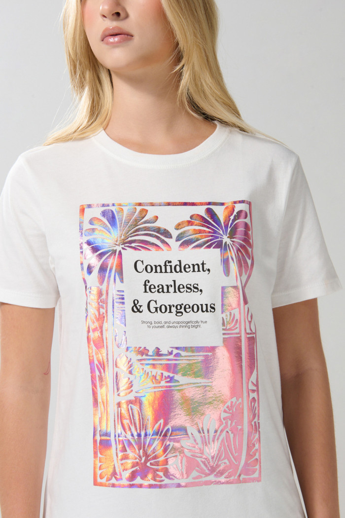 Camiseta crema manga corta con arte brillante de playa