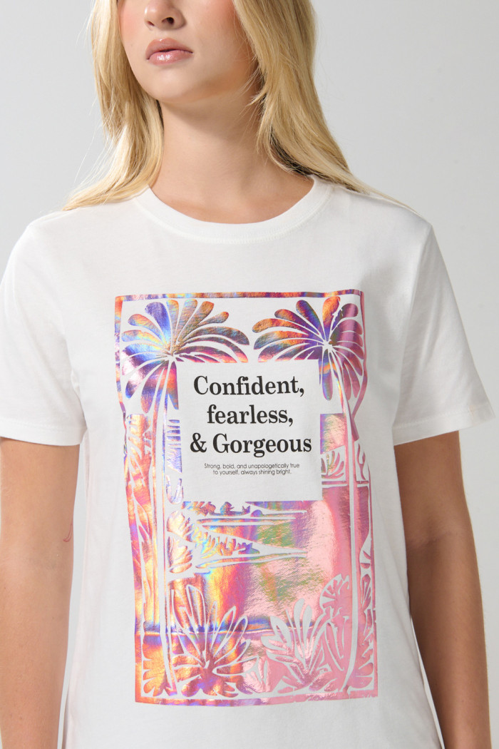 Camiseta crema manga corta con arte brillante de playa