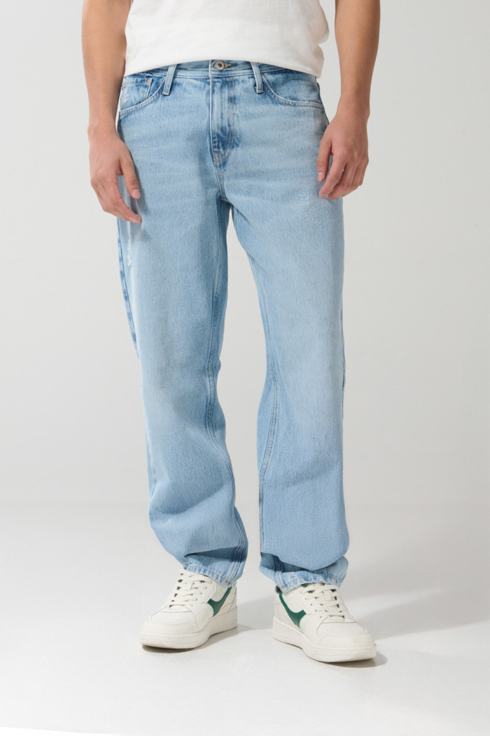 Jean 90´S azul claro con cremallera, bota recta y tiro bajo