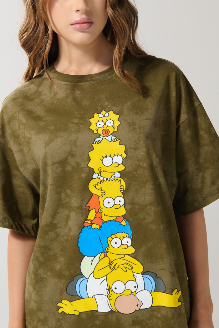 Camiseta oversize verde manga corta con arte de Los Simpson