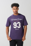 Camiseta morada oscura college con manga corta