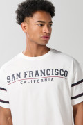 Camiseta oversize cuello redondo crema con estampado college