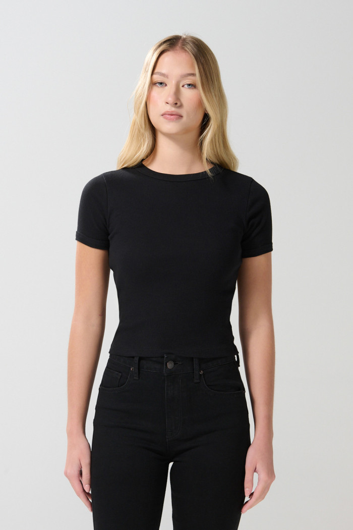 Camiseta unicolor con cuello redondo y texturas de canal