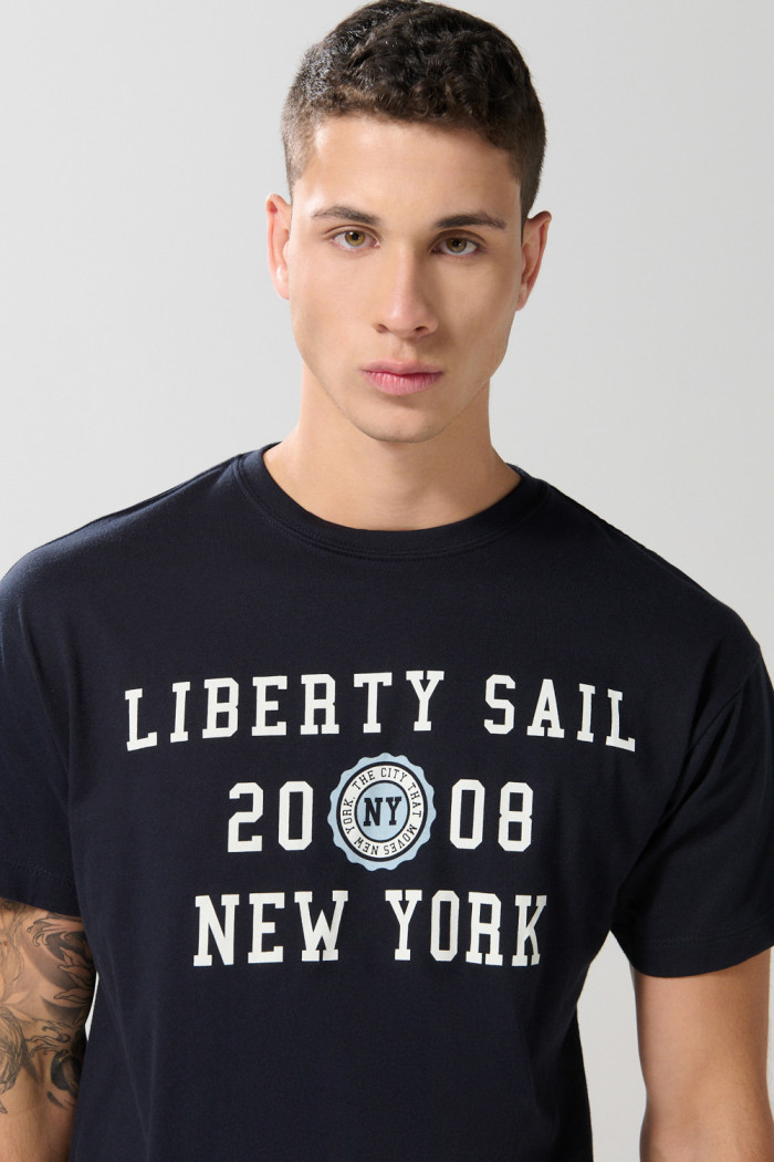 Camiseta en algodón college azul con cuello redondo