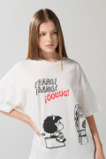 Camiseta oversize crema cuello redondo con arte de Mafalda