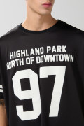 Camiseta cuello redondo oversize negra con arte college