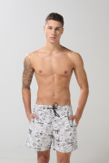 Bermuda crema playera con diseños negros y tiro bajo