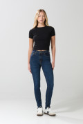 Jean push up tiro alto azul oscuro con realce y bolsillos