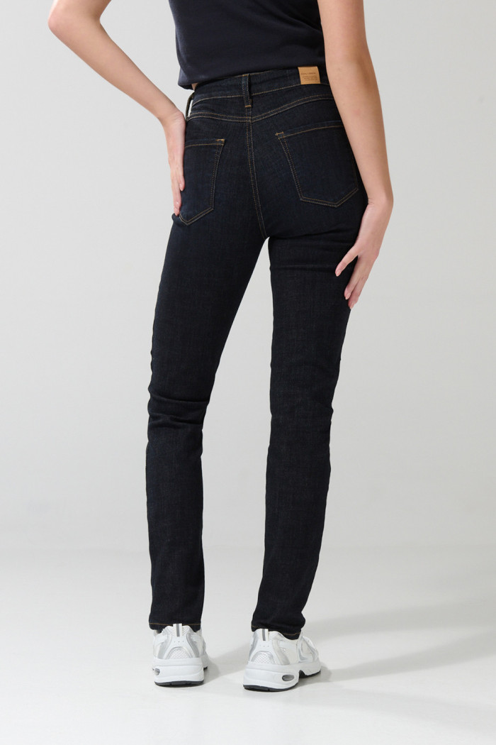 Jean jegging tiro alto azul intenso con costuras visibles