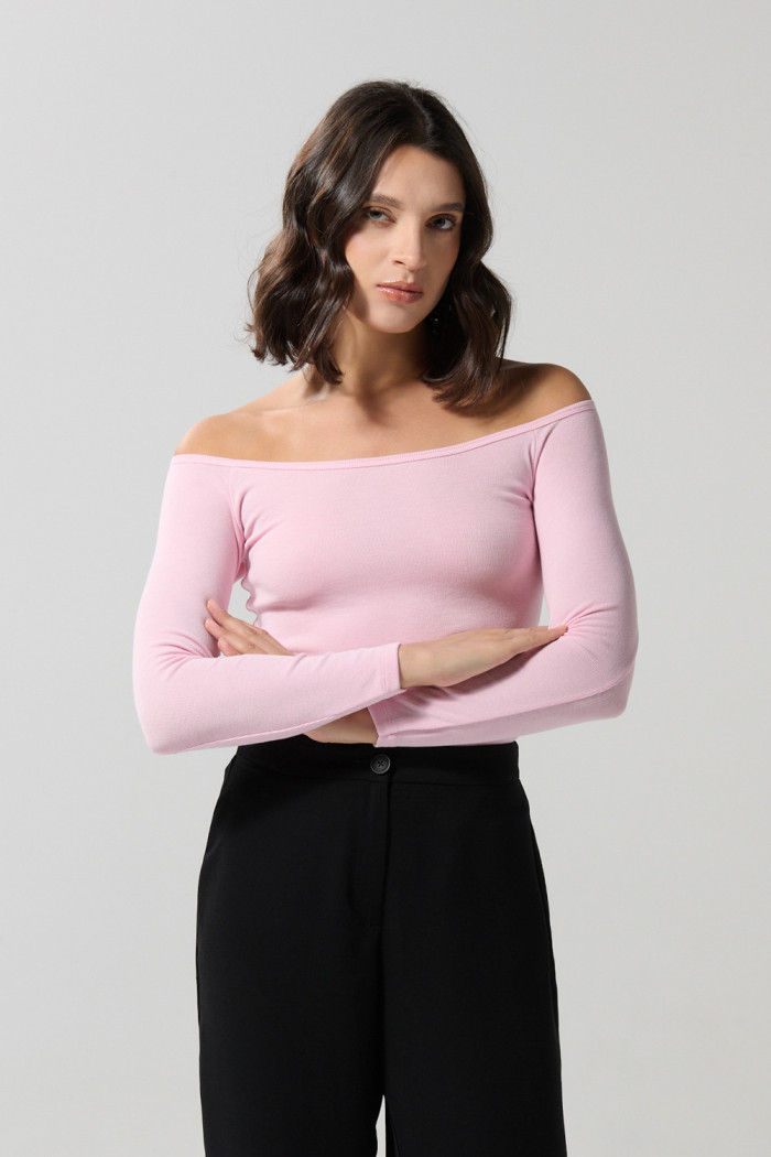 Camiseta manga larga unicolor ajustada con cuello bandeja