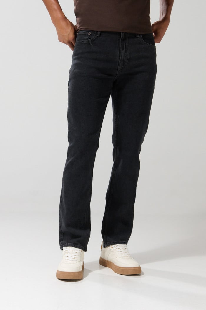 Jean gris intenso straight leg bota recta con tiro bajo