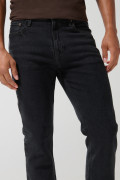 Jean gris intenso straight leg bota recta con tiro bajo