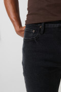 Jean gris intenso straight leg bota recta con tiro bajo