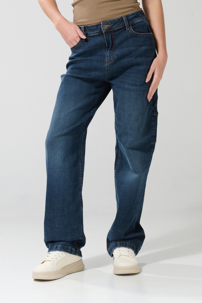 Jean tiro medio carpintero azul oscuro con bota ancha