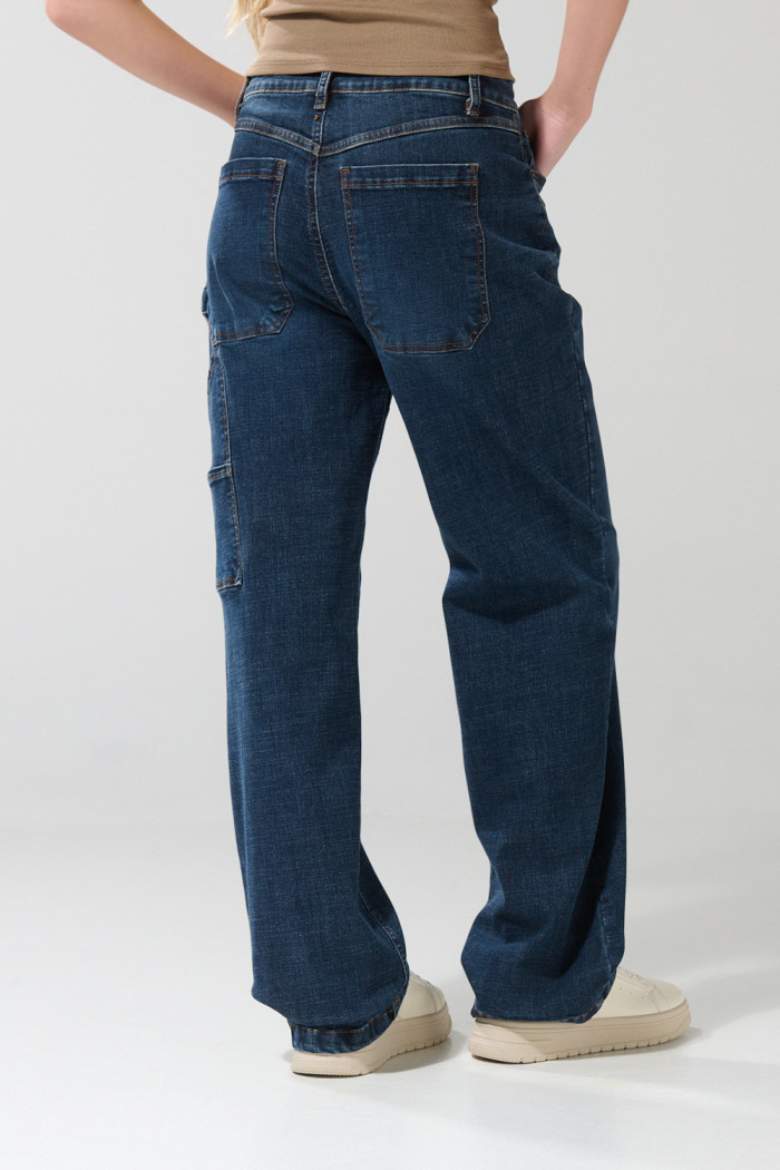Jean tiro medio carpintero azul oscuro con bota ancha