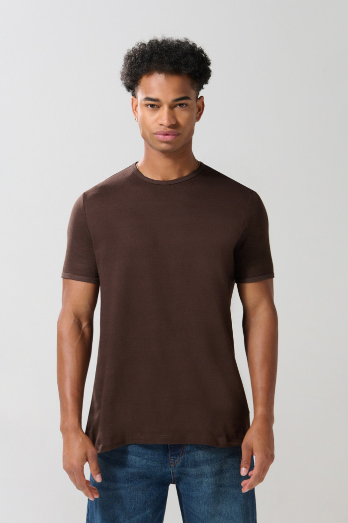 Camiseta ajustada con cuello redondo unicolor