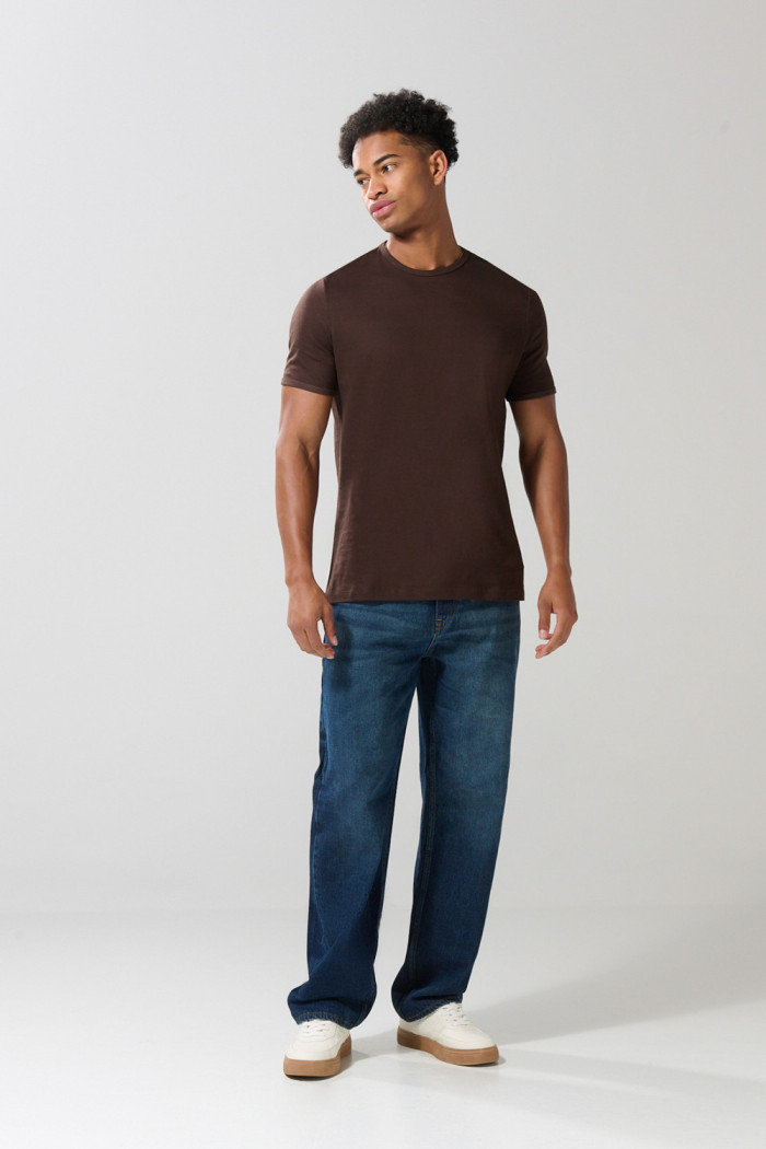 Camiseta ajustada con cuello redondo unicolor