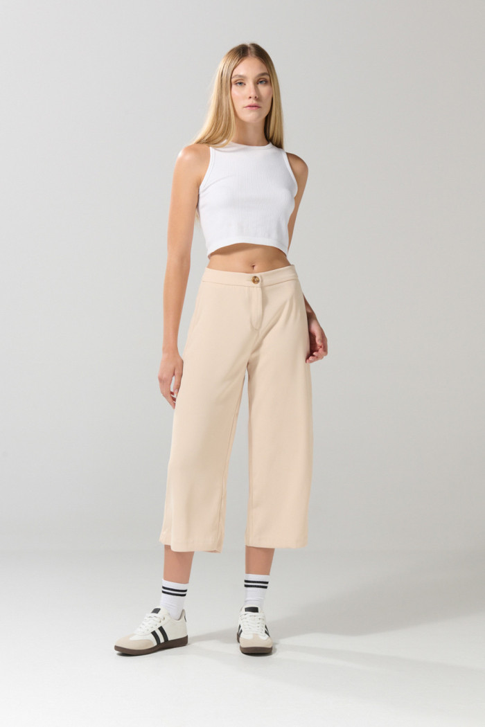 Pantalón culotte kaki claro con bota ancha y tiro alto