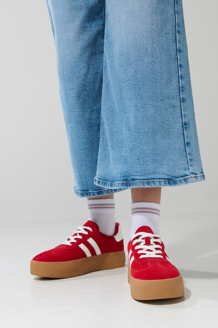 Jean culotte tiro alto azul claro con bota ancha y bolsillos
