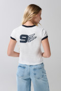 Camiseta unicolor con contrastes college y manga corta